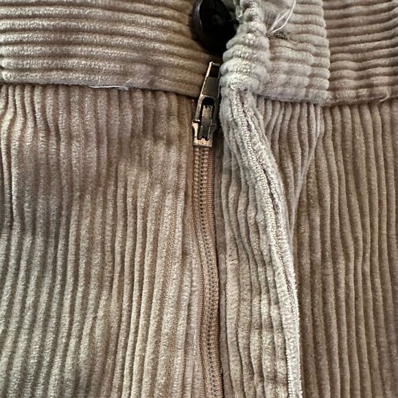 L.L Bean men’s corduroy cargo pants
 Sz 38-30 - Picture 11 of 16